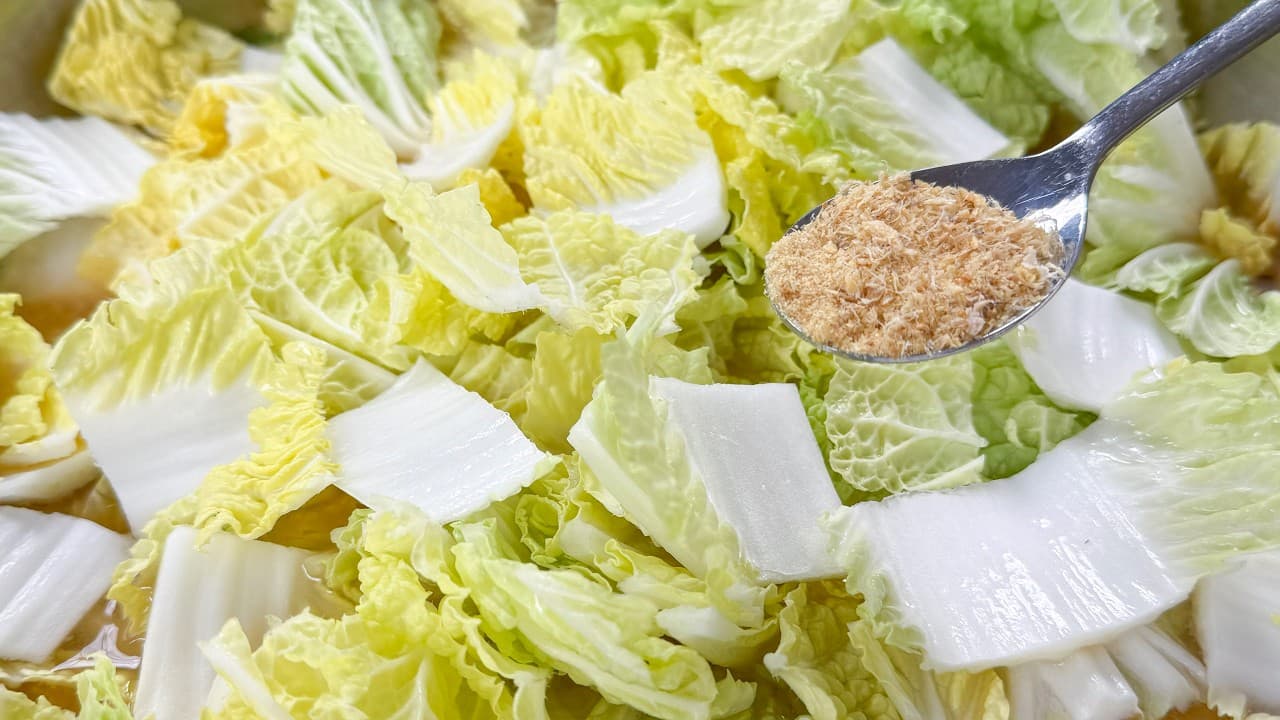 황태 알배추 된장국