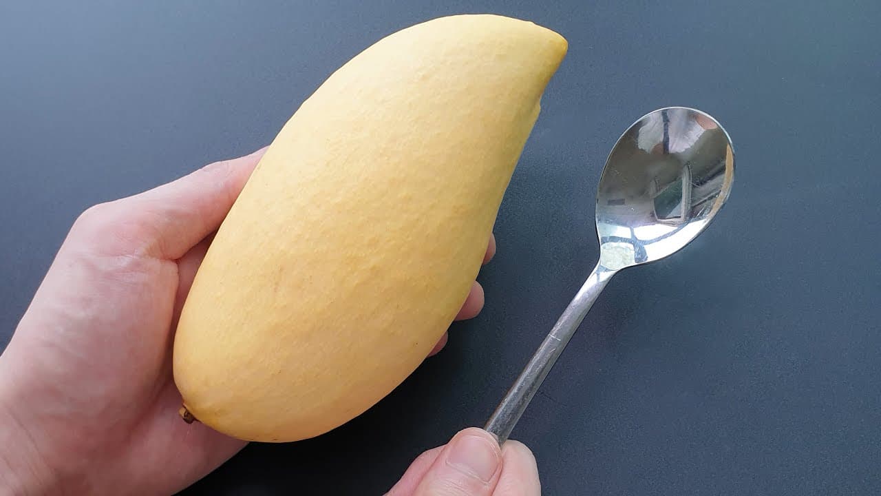 망고 손질 및 껍질 벗기기