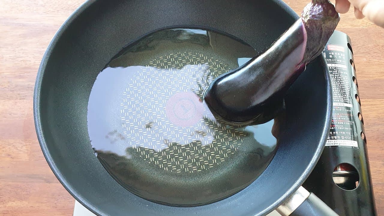 통가지 튀김 고기 소스