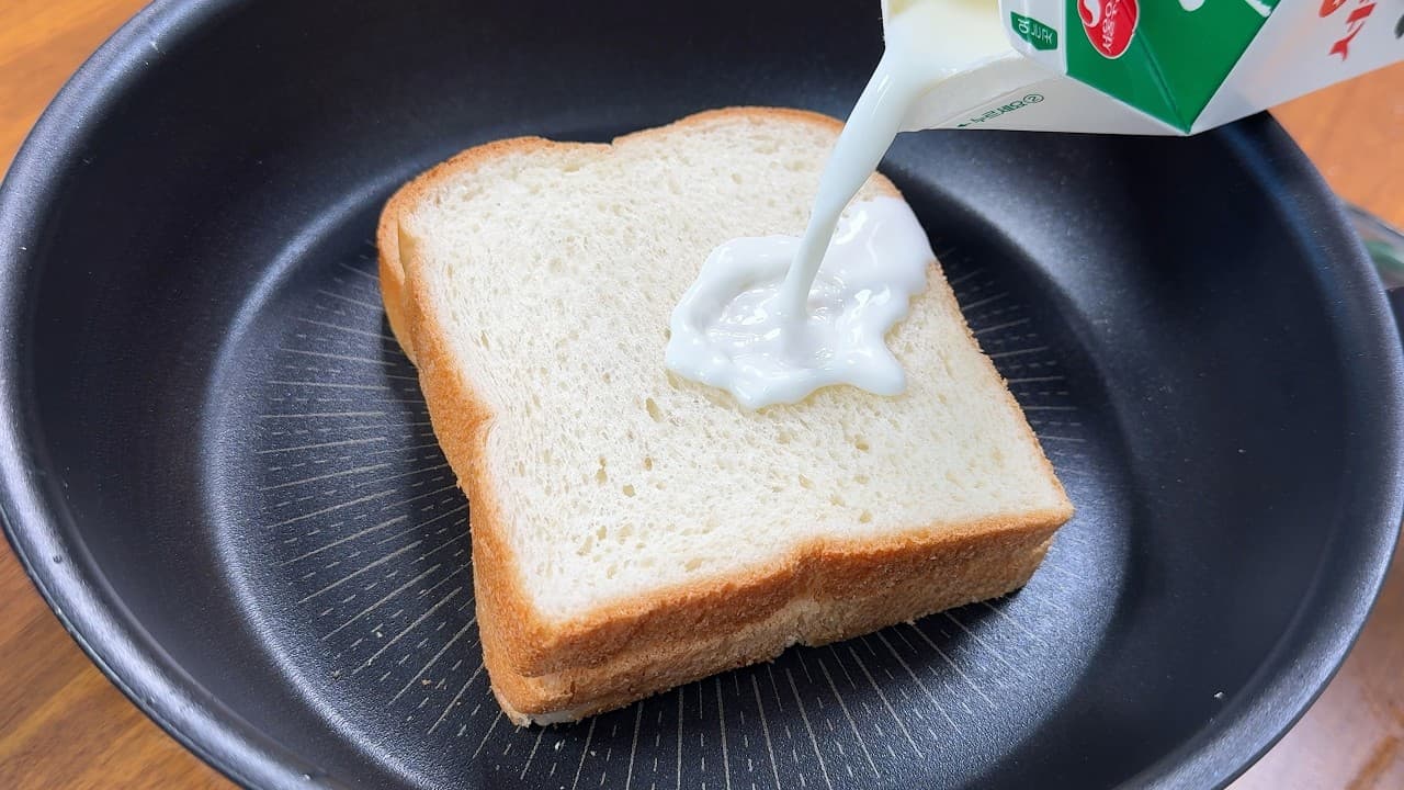 우유 식빵볼과 캐러멜 식빵 테두리