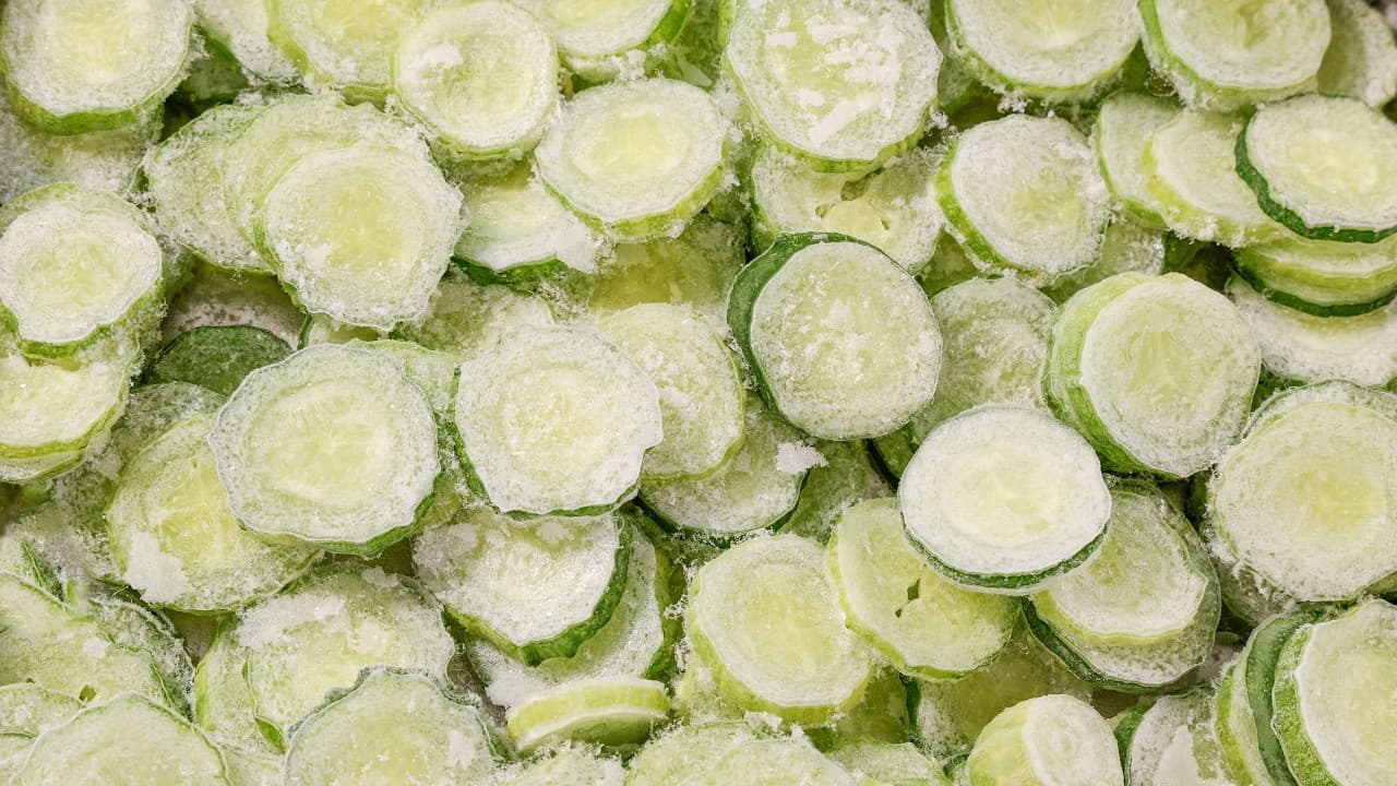 냉동 오이 활용법과 오이 요리 (오이무침, 비빔국수)