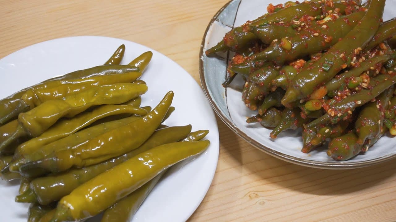 삭힌 고추와 삭힌 고추 무침