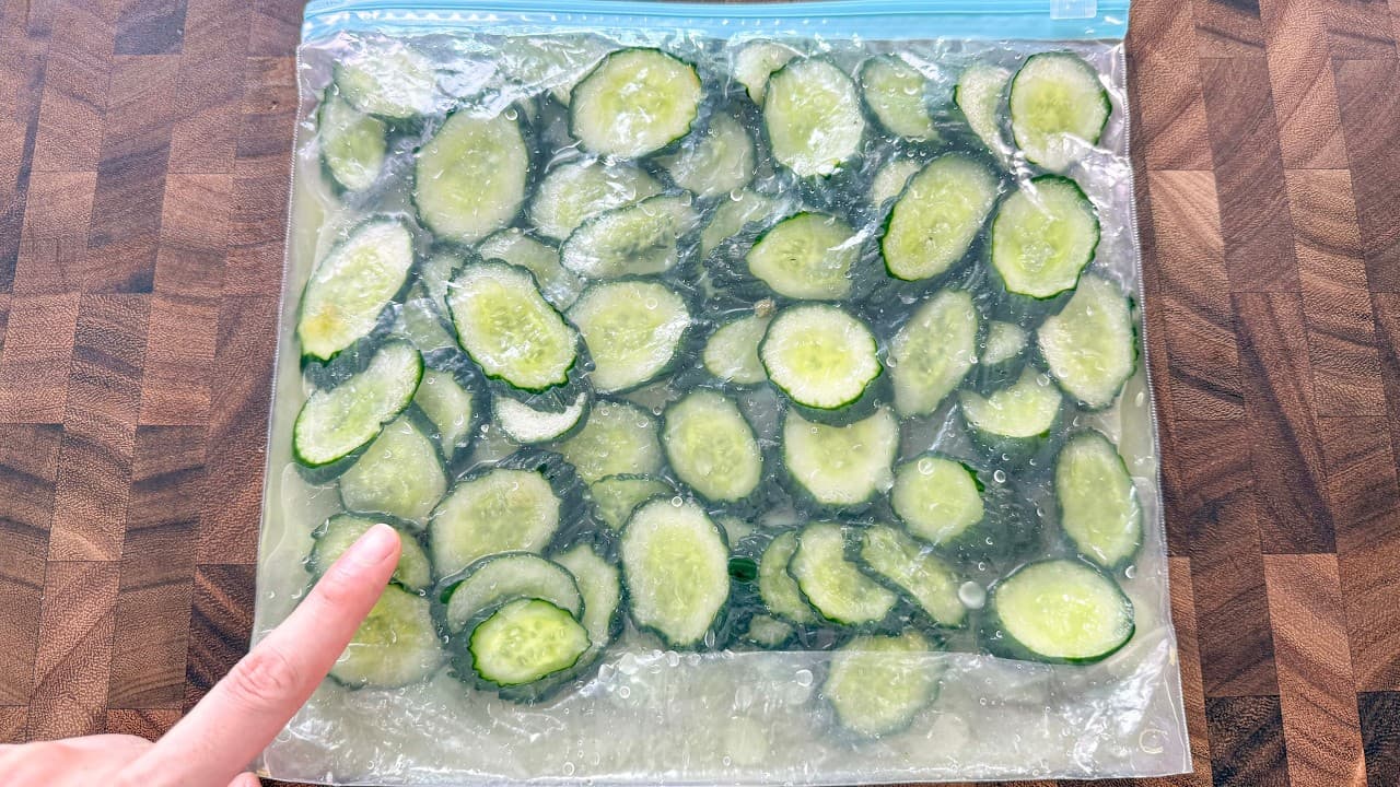 지퍼백 오이무침