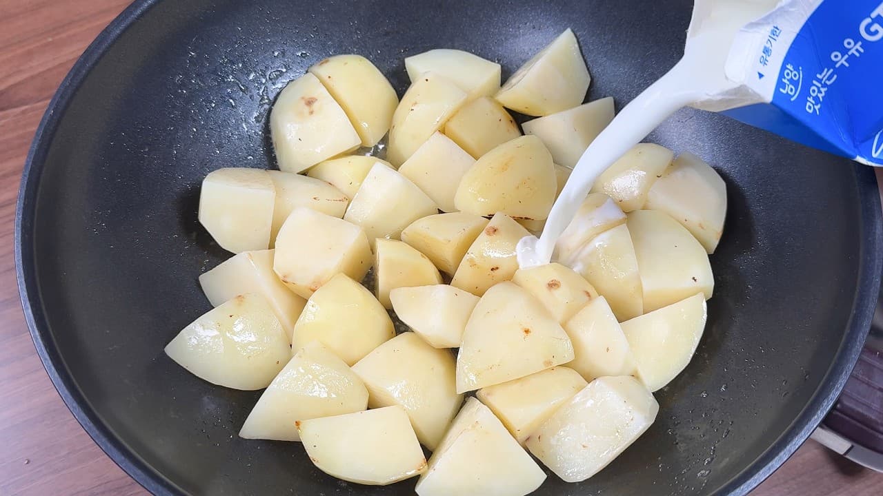 우유 감자조림