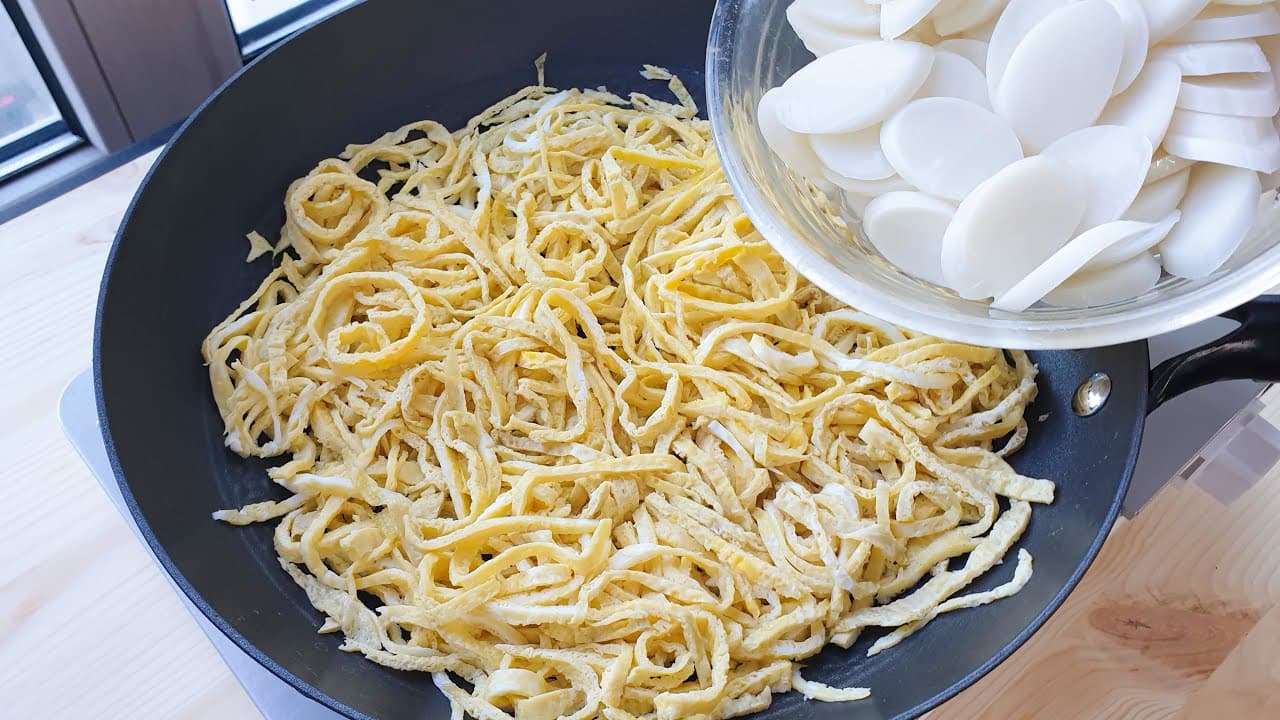 계란 듬뿍 단백질 떡국