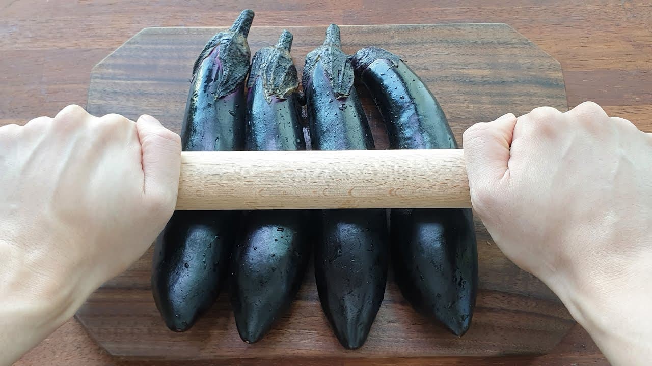 치즈 고기 소를 채운 가지구이