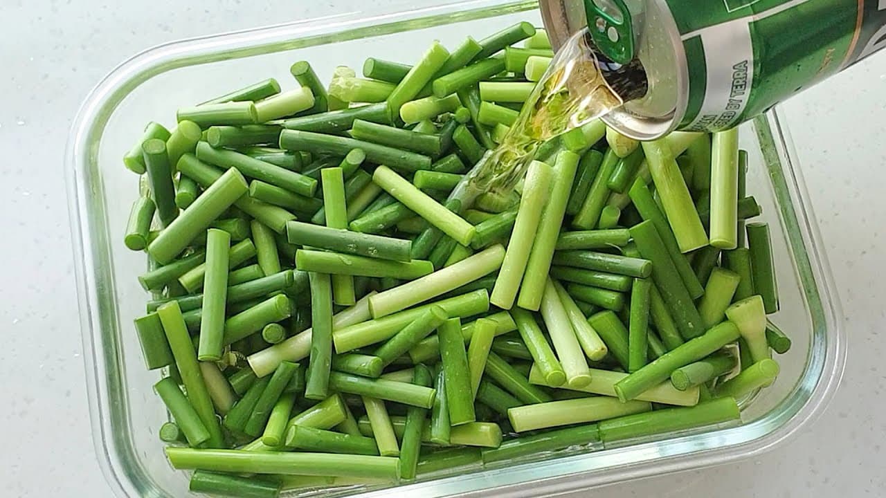 마늘쫑 맥주 장아찌와 무침