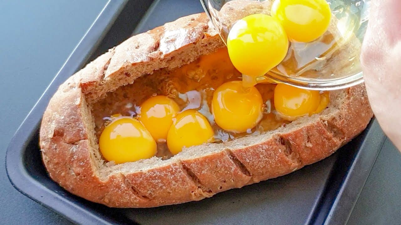 계란 치즈 토스트와 갈릭 브레드