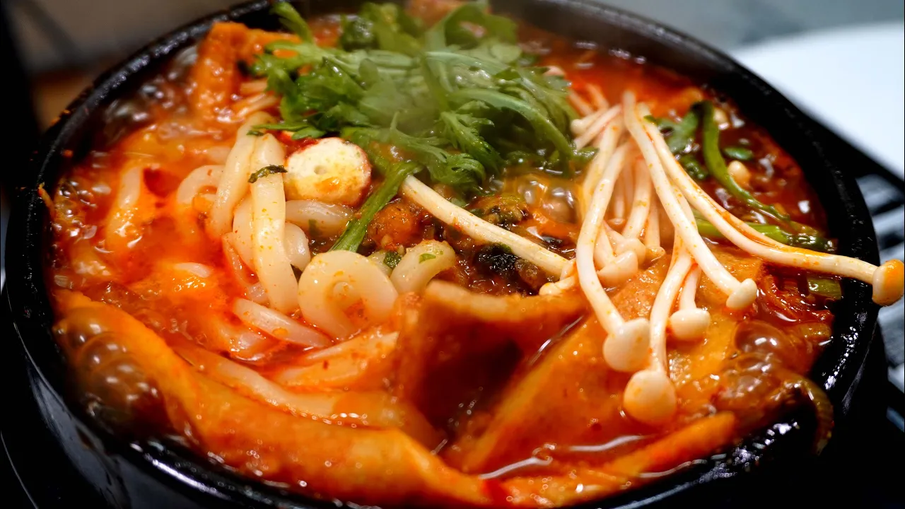 뚝배기 김치 어묵우동