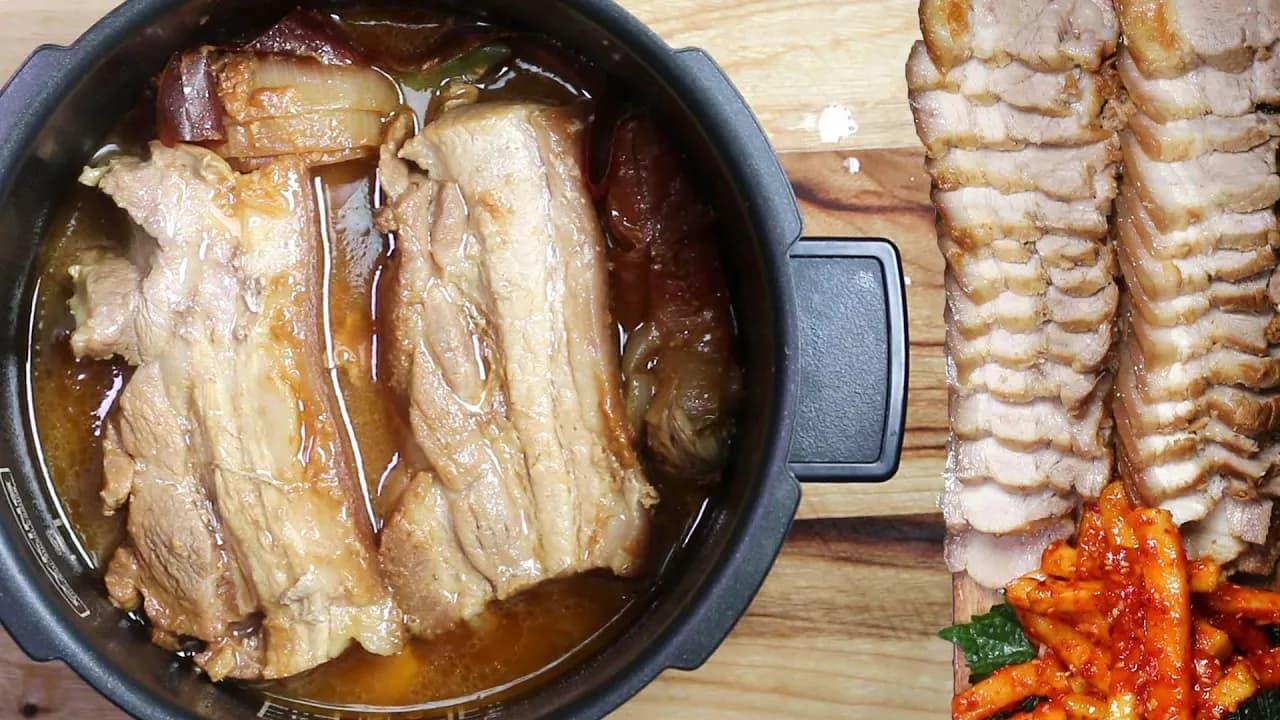 압력밥솥 보쌈과 무김치