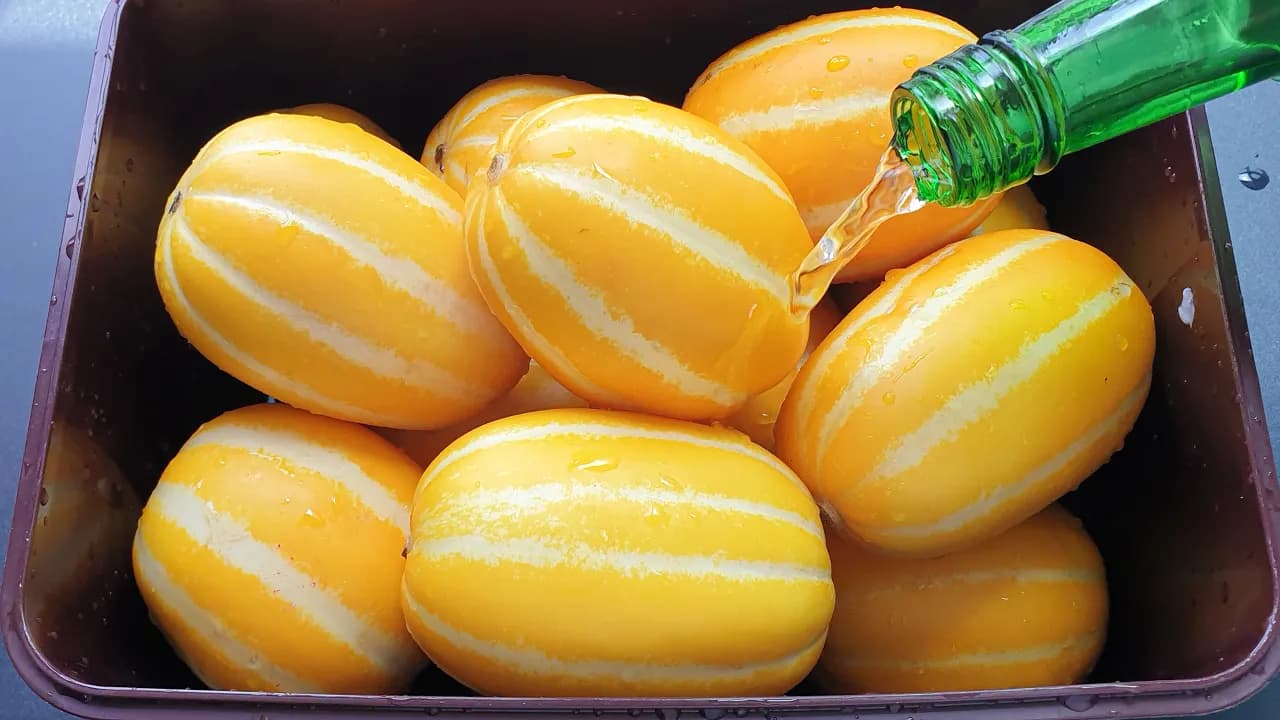 참외장아찌와 참외장아찌 무침