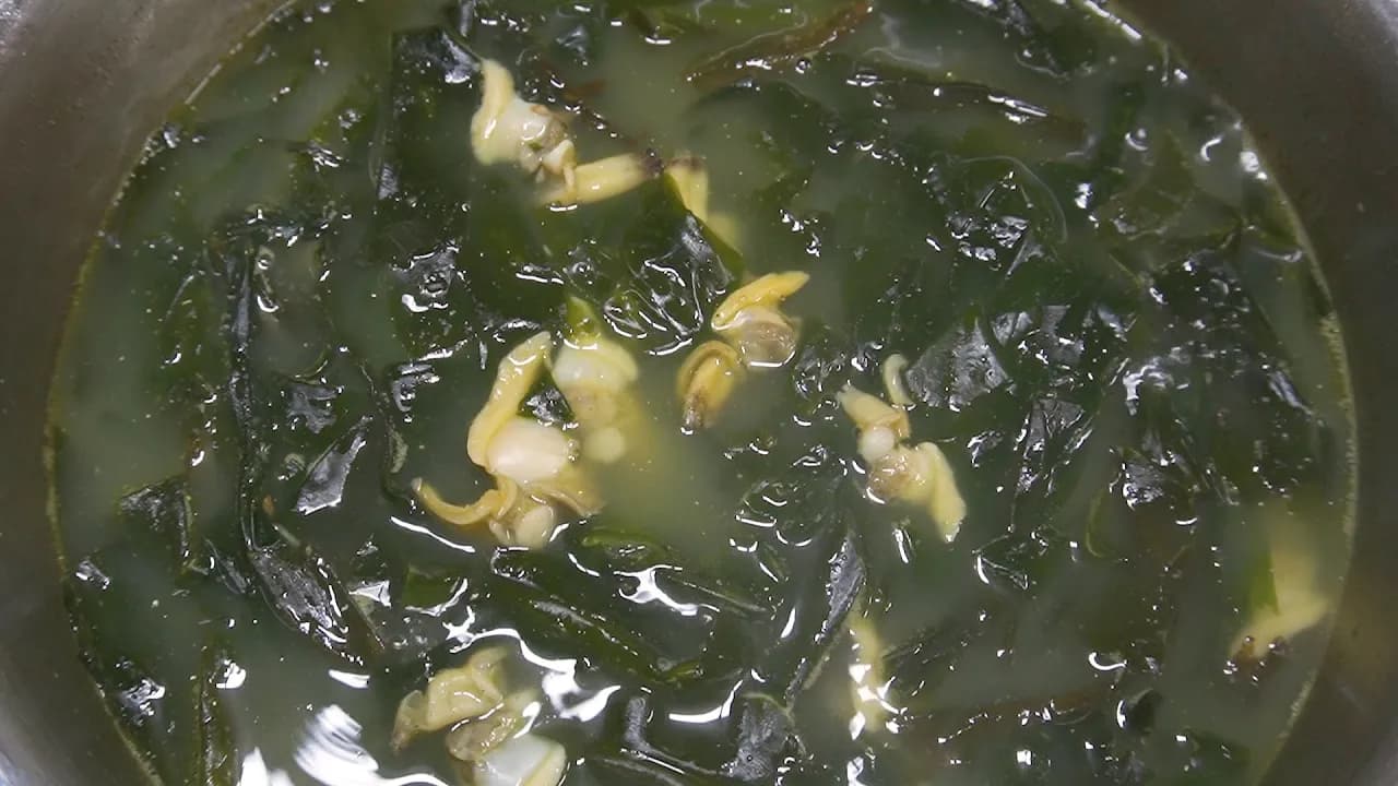 바지락 미역국