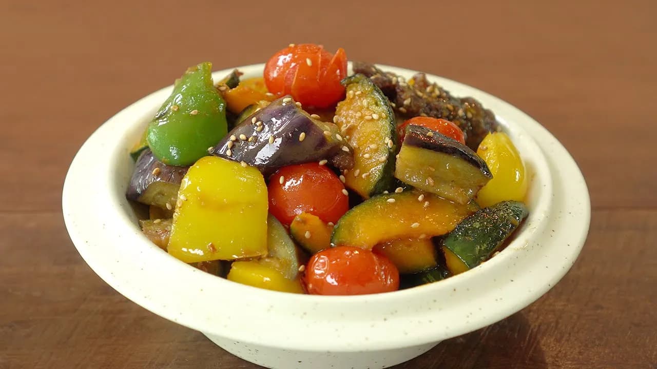 구운 채소 소고기 샐러드