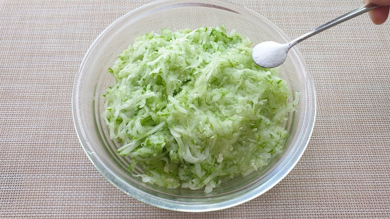 오이 요거트 소스와 식빵 토스트