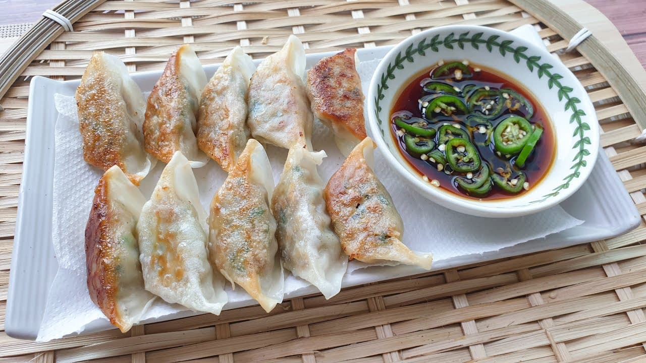 겉바속촉 군만두