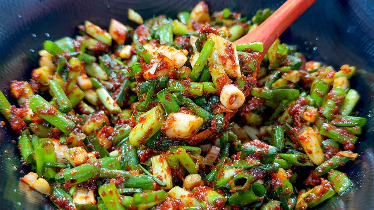 떠먹는 파김치와 삼겹살 볶음밥