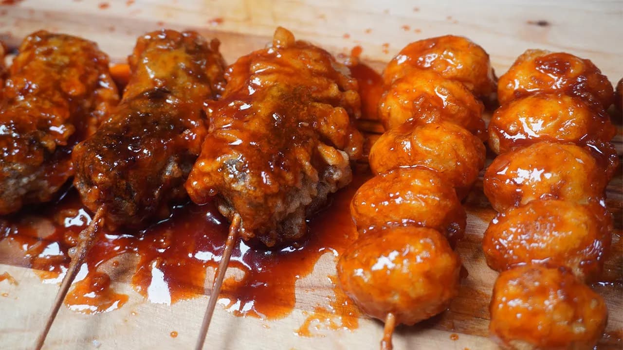 메추리알 꼬치와 순대 꼬치