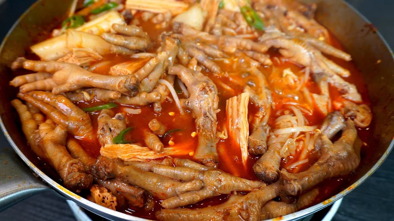 마라국물 닭발과 레몬 크림 새우